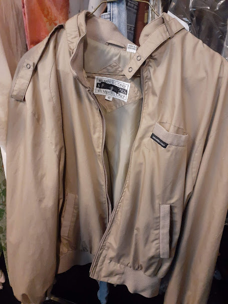 Fall 2021: Jacket pulled from stock with a broken zipper; removed zipper and replaced with a new one